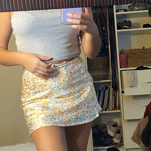 Princess Polly Fine lines mini skirt - Picture 2 of 4